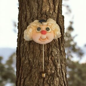 Vtg Whimsical Doll Face Pin